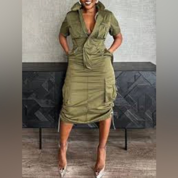 STYLEWE Green Asymmetrical Ruched Midi Dress with Plunge Neckline - Picture 1 of 2